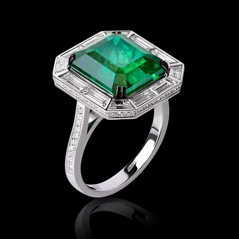 Кольцо с изумрудом