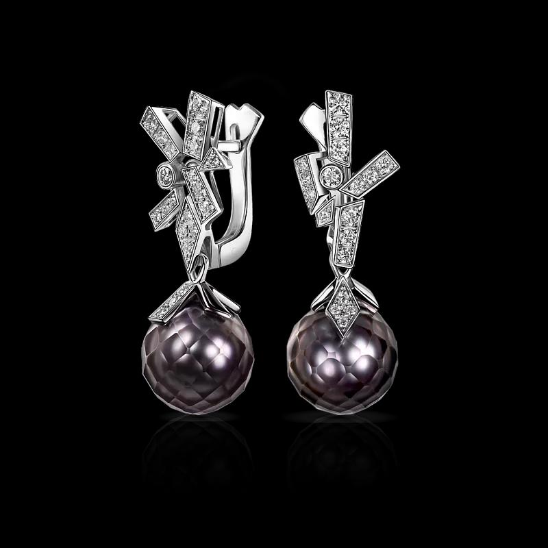 Серьги с черным граненым жемчугом и бриллиантами